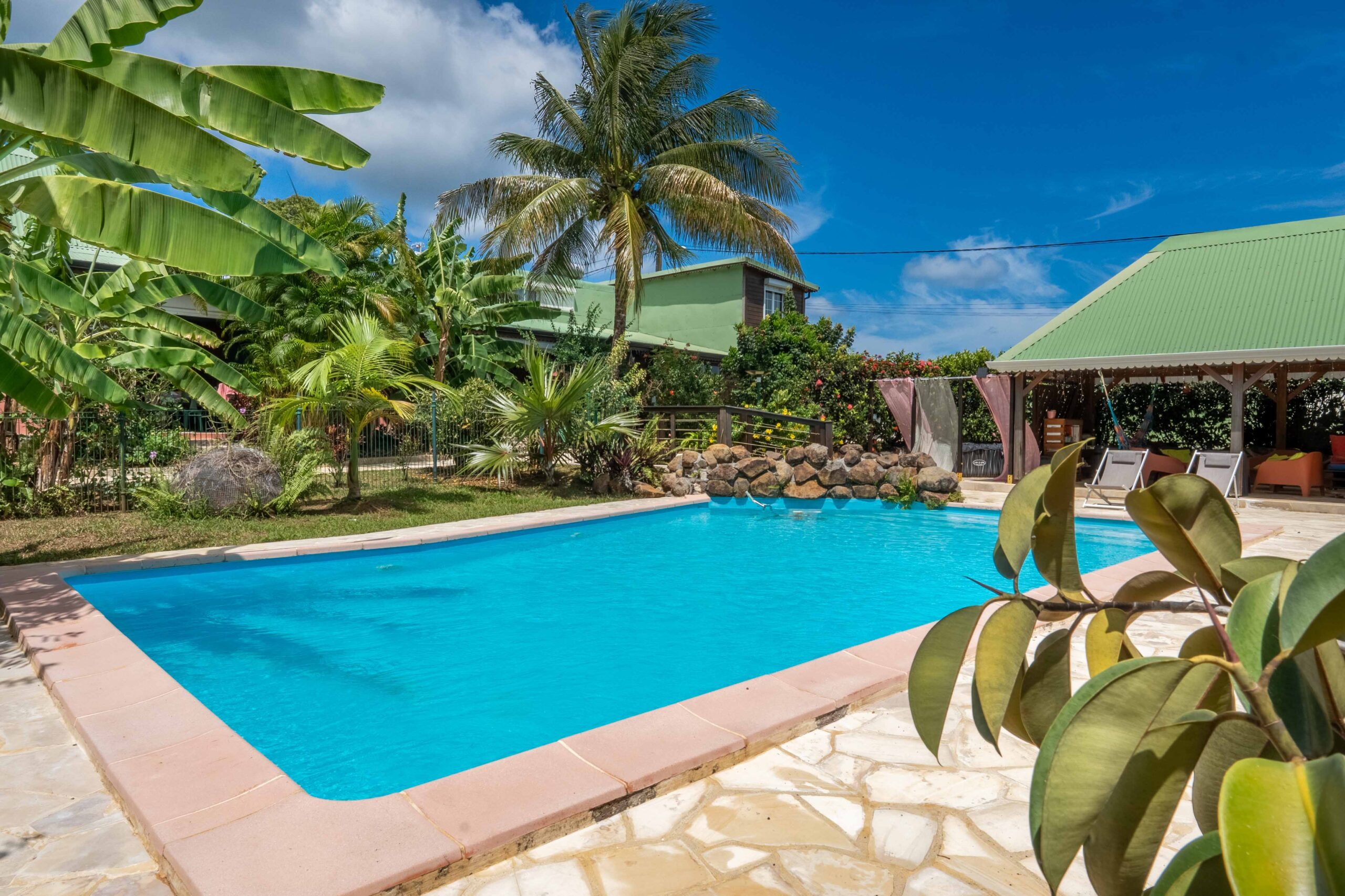 gite-guadeloupe-sainte-rose-piscine
